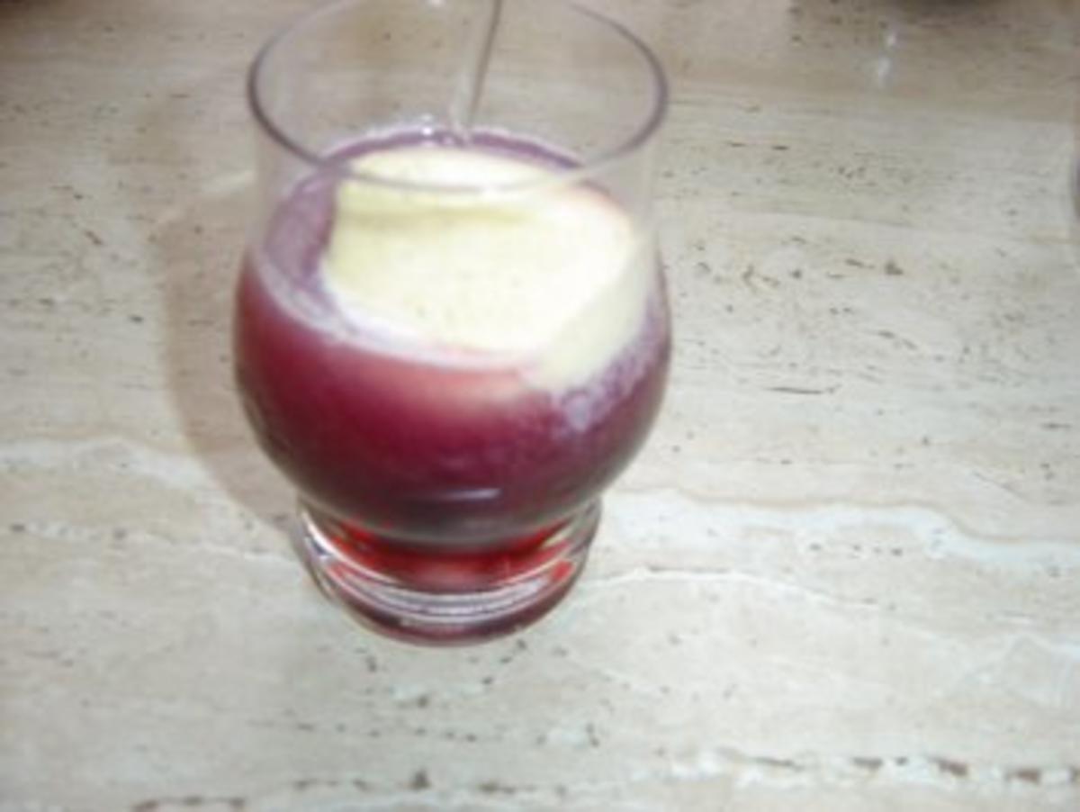 Kirschbowle mit Kirschen Schattenmorellen mit Saft und Rotwein - Rezept ...