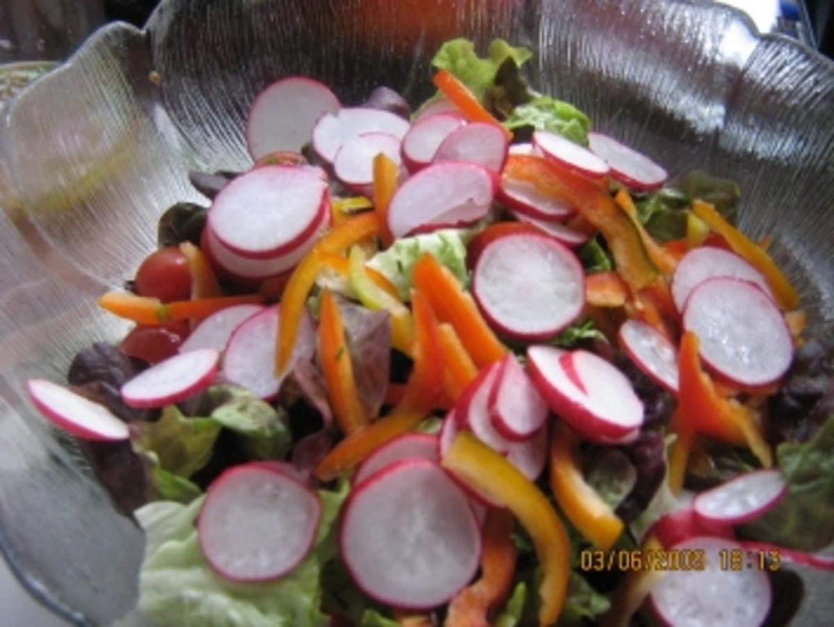 Roter Salat mit sommerlichen Zutaten - Rezept - Bild Nr. 2