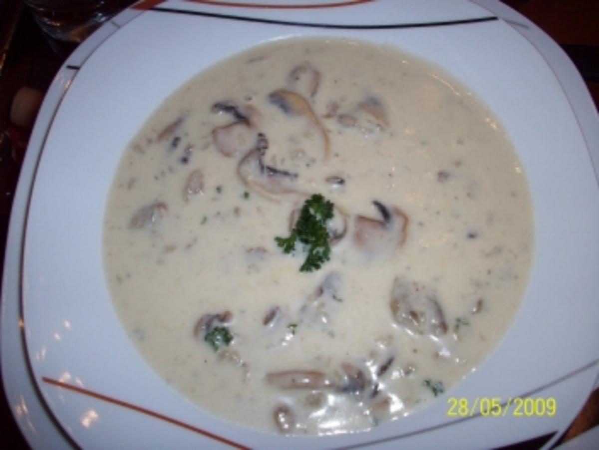 Champignoncremesuppe mit Champignons und Zwiebel - Rezept mit Bild ...