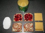 Überbackene Toasts, Camembert, Birne, Johannisbeergelee, Variante 1 - Rezept