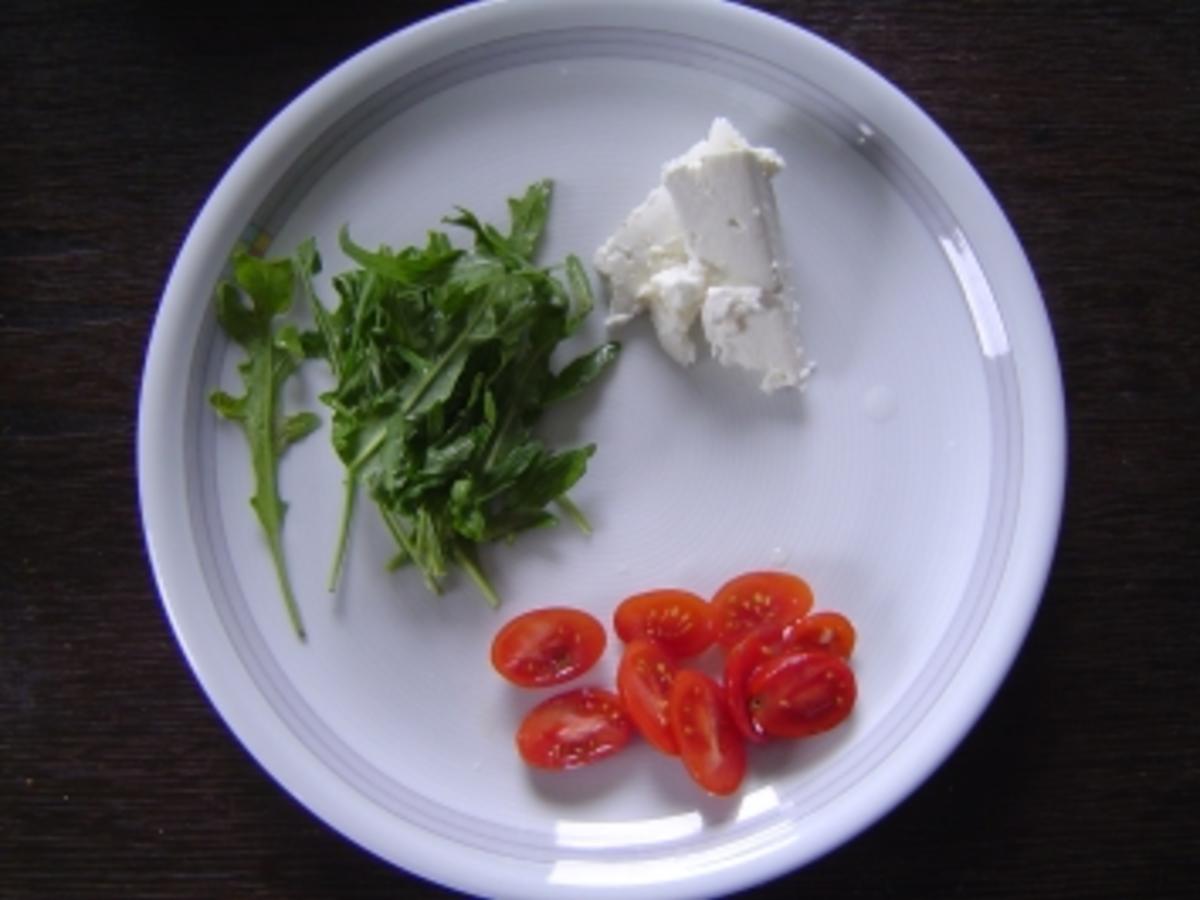 Sommertoast mit Rucola und Schafskäse - schnell &amp; einfach - 47 kcal/100g