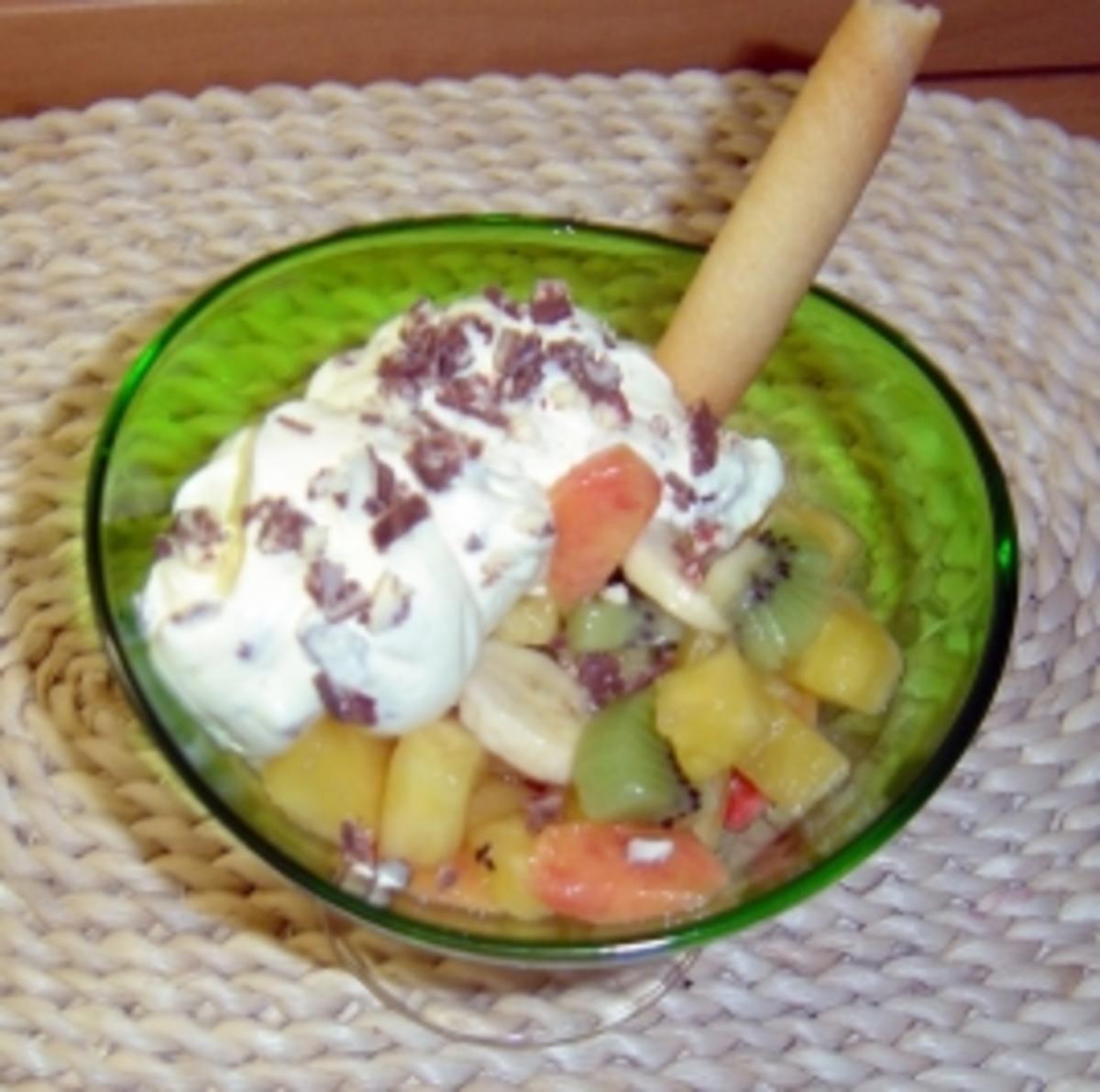 Obstsalat mit Joghurt-Vanillesahne - Rezept