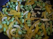 Zucchini-Paprikagemüse mit Sojabohnen - Rezept