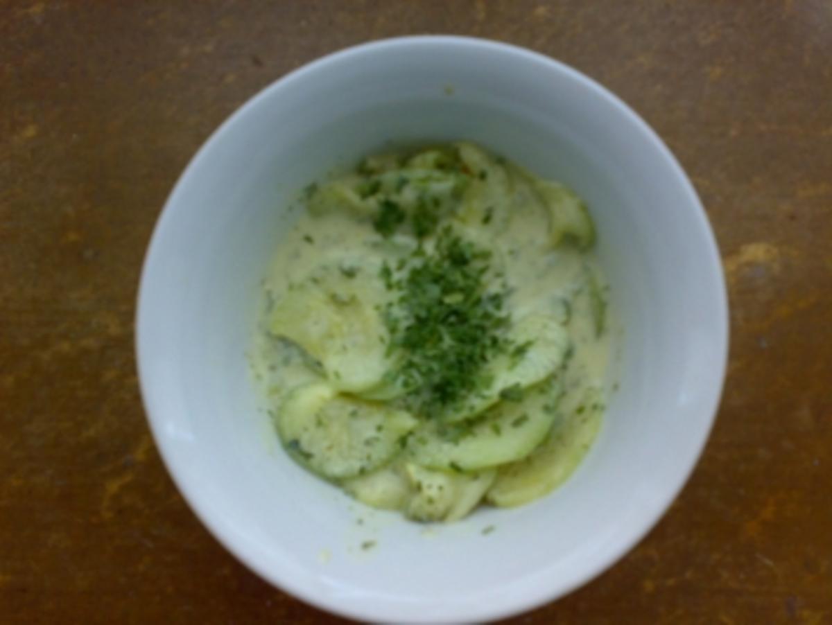 ** Salate ** Frischer Gurkensalat mit Crème fraîche - Rezept - kochbar.de