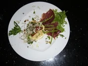 Trüffeltaglierini mit Bresaola an grünem Thai-Spargel auf Parmesan-Kräutersalat - Rezept