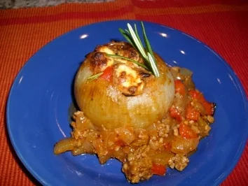 Gefüllte Zwiebeln - griechisch angehaucht>> - Rezept