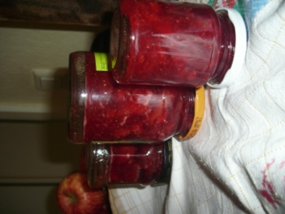 Gestampfte Erdbeer-Rhabarber-Marmelade - Rezept