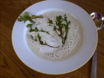 Rezept: Rucolacreme-Süppchen mit frittiertem Rucola Rucolacreme-Süppchen mit frittiertem Rucola - Rezept