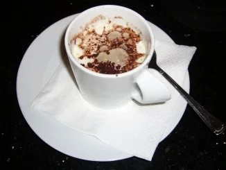 Cappuccino von karamellisierter Zwiebel mit Gorgonzola-Schaum - Rezept