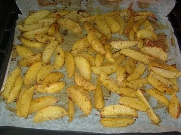 Rezept: Currywurst mit Kartoffelspalten Bild Nr. 3 Currywurst mit Kartoffelspalten - Rezept - Bild Nr. 3