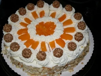 Giotto Nusstorte mit Pfirsichen - Rezept