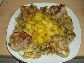 Schweinemedaillons auf Mischpilzen und Röstkartoffeln - Rezept