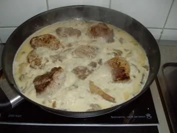 Schweinemedaillons auf Mischpilzen und Röstkartoffeln - Rezept