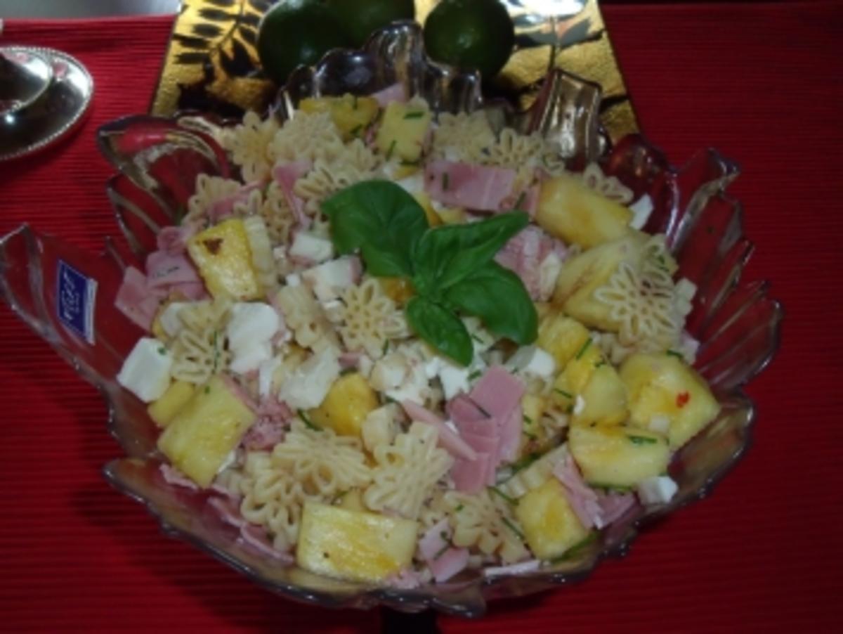 Nudelsalat mit Ananas und Schinken - Rezept