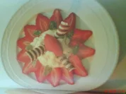 Erdbeerrosette mit Rhabarberschaum - Rezept