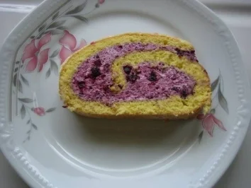 Bisquitrolle mit Heidelbeercreme - Rezept - Bild Nr. 4