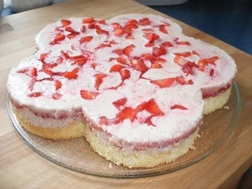 Rezept: Erdbeer-Schoko-Sahne-Kuchen Bild Nr. 2 Erdbeer-Schoko-Sahne-Kuchen - Rezept - Bild Nr. 2