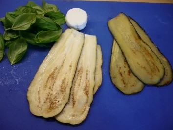 Rezept: Auberginenröllchen Bild Nr. 5 Auberginenröllchen - Rezept - Bild Nr. 5