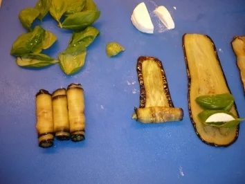 Rezept: Auberginenröllchen Bild Nr. 6 Auberginenröllchen - Rezept - Bild Nr. 6