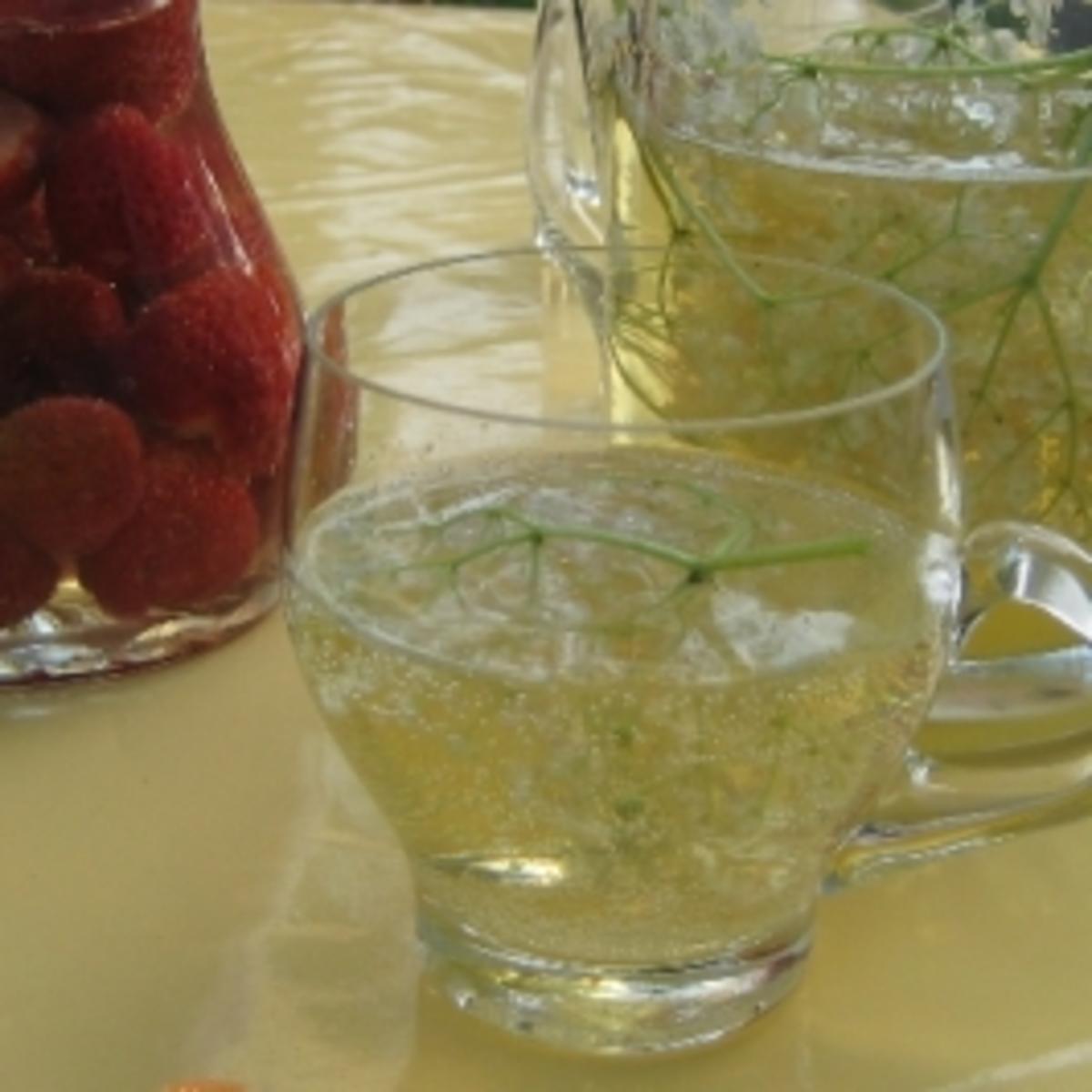 Hollunderblüten Bowle - Rezept mit Bild - kochbar.de Hollunderblüten Bowle - Rezept mit Bild - kochbar.de