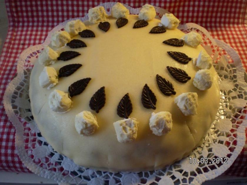Stachelbeertorte mit Mandelbaiser und Sahne Rezepte - kochbar.de