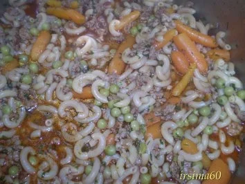 Deftiger Nudeleintopf mit Hack und Gemüse - Rezept