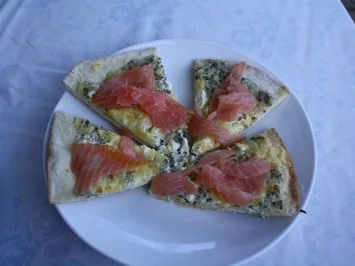 Rezept: Räucherlachs Pizza Bild Nr. 3 Räucherlachs Pizza - Rezept - Bild Nr. 3