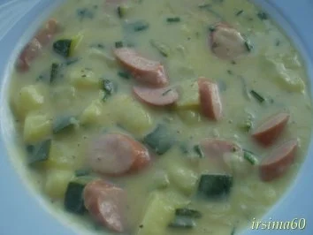 Zucchini - Ragout mit Würstchen - Rezept