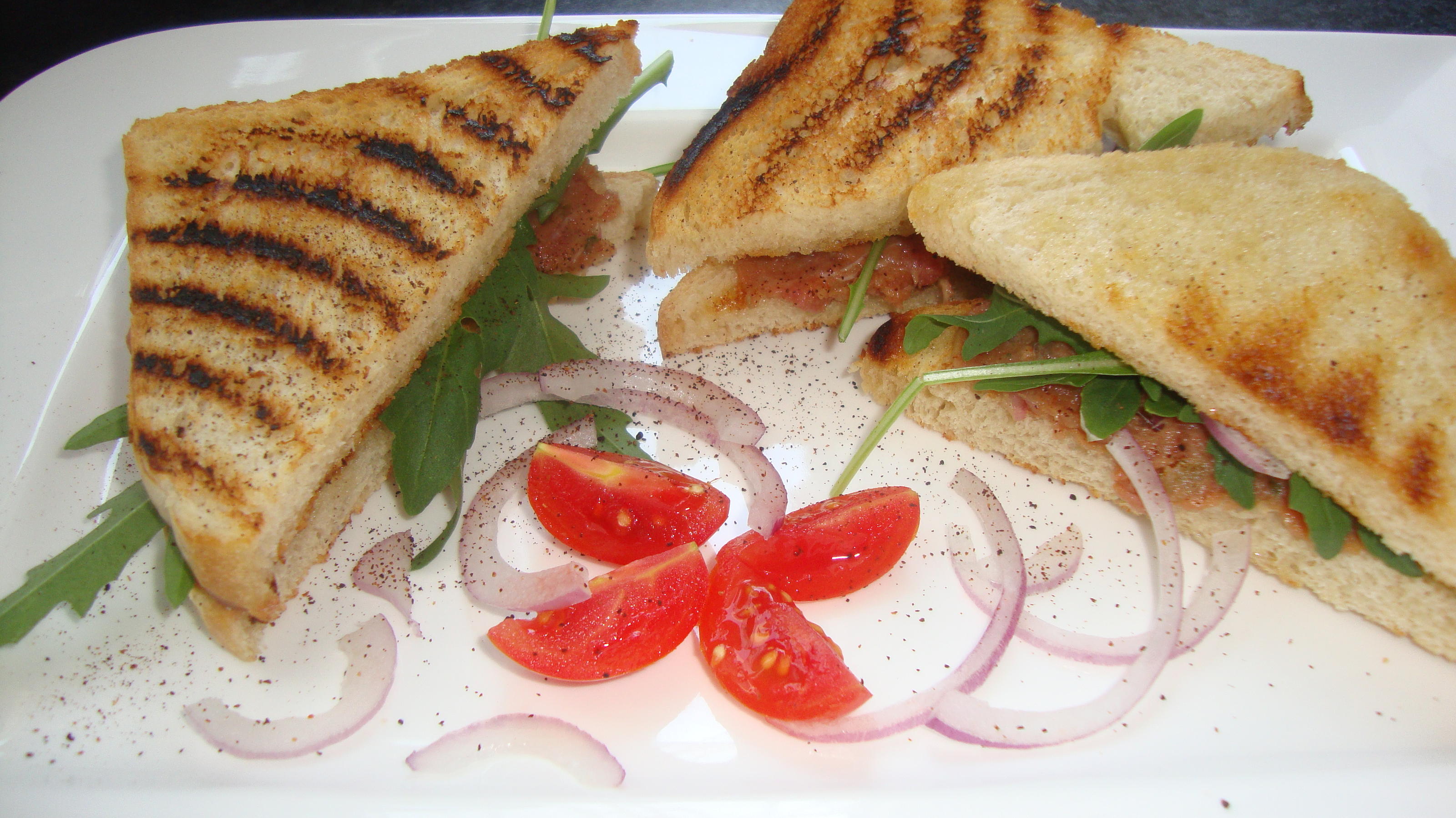 Bilder für Beef Tartar Sandwich mit gebratenem Spargelsalat - Rezept