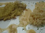 Gebratenes Zanderfilet mit Erdäpfel Senf Kruste auf Weinsauerkraut - Rezept - Bild Nr. 2