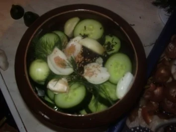 Schnellgurken im Steintopf - Rezept