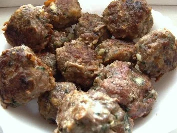 Rezept: Fleisch-Kräuter-Käse-Bällchen Fleisch-Kräuter-Käse-Bällchen - Rezept