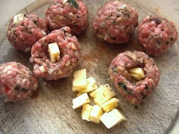 Rezept: Fleisch-Kräuter-Käse-Bällchen Bild Nr. 5 Fleisch-Kräuter-Käse-Bällchen - Rezept - Bild Nr. 5