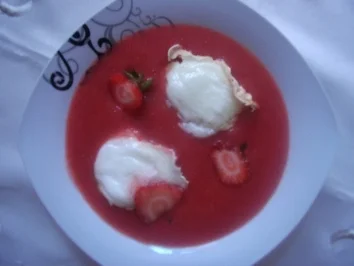 Schnee-Muffins in Erdbeersoße - Rezept