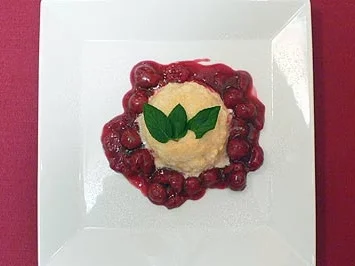 Rezept: Grießflammeri mit warmen Kirschen Grießflammeri mit warmen Kirschen - Rezept