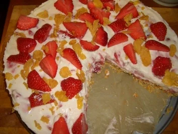 Erdbeertorte mit Cornflakesboden - Rezept