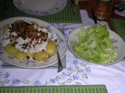 Heurige Kartoffeln auf ungarische Art - Rezept