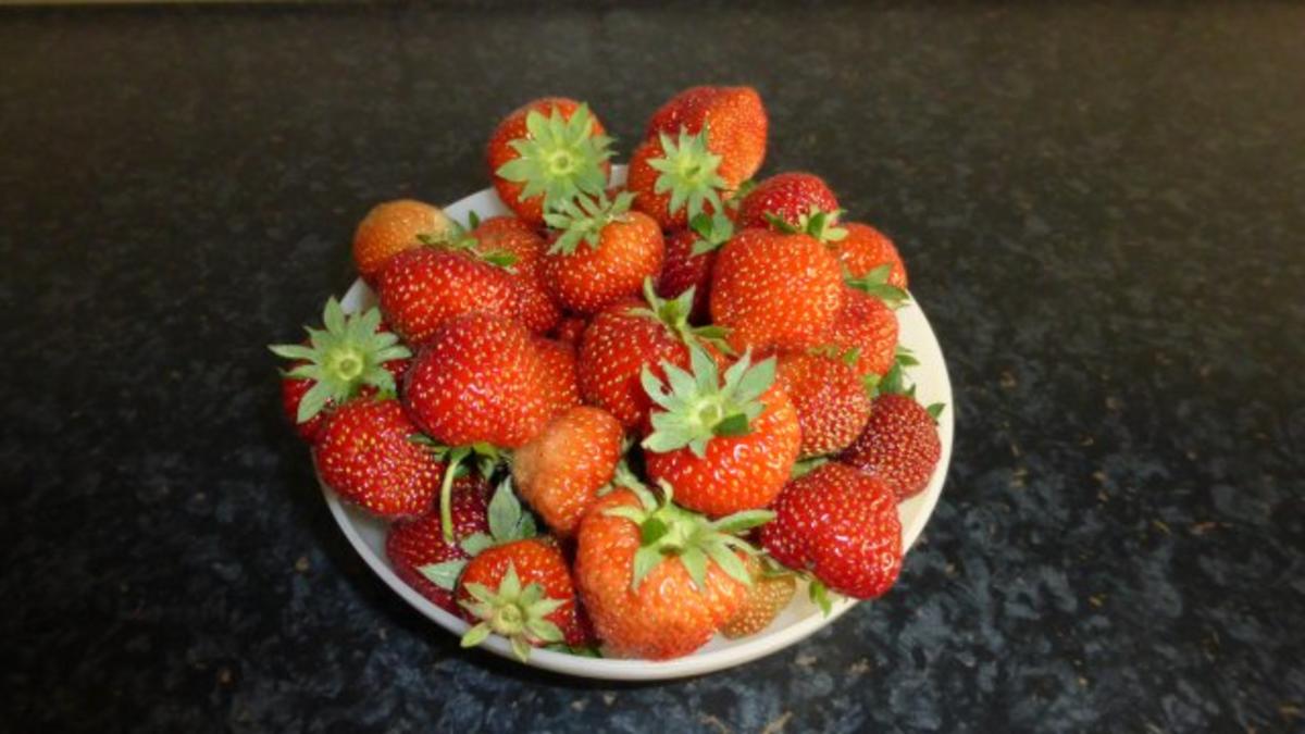 Erdbeerkäse ( Nachspeise mit frischen Erdbeeren ) - Rezept