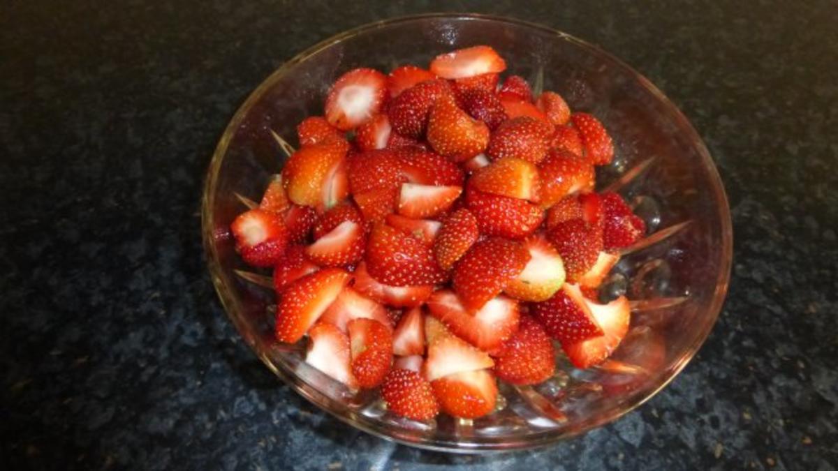 Erdbeerkäse ( Nachspeise mit frischen Erdbeeren ) - Rezept - Bild Nr. 2