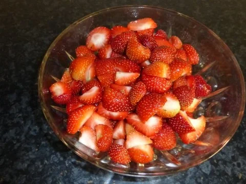 Erdbeerkäse ( Nachspeise mit frischen Erdbeeren ) - Rezept - Bild Nr. 2