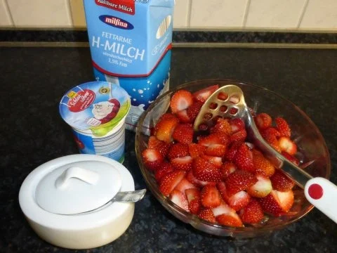 Erdbeerkäse ( Nachspeise mit frischen Erdbeeren ) - Rezept - Bild Nr. 3