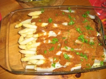 Rezept: Spargel mit gerösteten Semmelbröseln Spargel mit gerösteten Semmelbröseln - Rezept