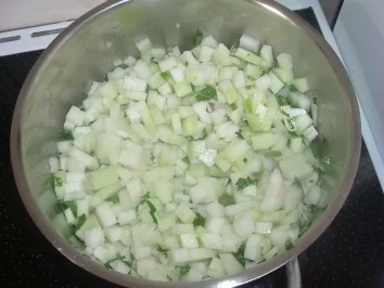 Rezept: SUPPE: KOHLRABI-CREMESUPPE Bild Nr. 2 SUPPE: KOHLRABI-CREMESUPPE - Rezept - Bild Nr. 2