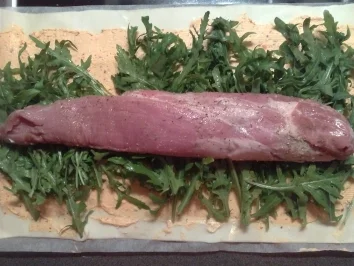 Rassiges Schweinefilet im Ruccola-Teig-Mantel - Rezept - Bild Nr. 3