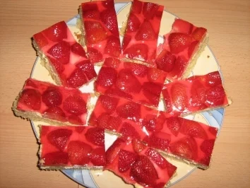 Rezept: Erdbeerkuchen vom Blech Erdbeerkuchen vom Blech - Rezept