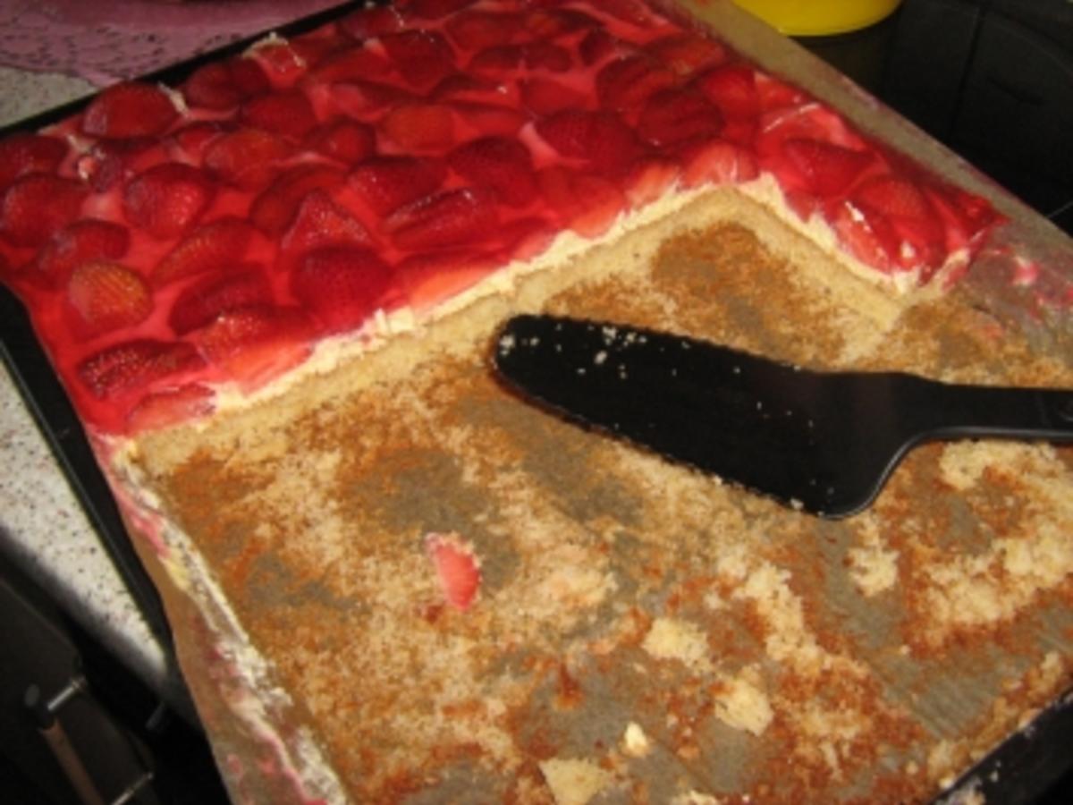 Erdbeerkuchen vom Blech - Rezept mit Bild - kochbar.de