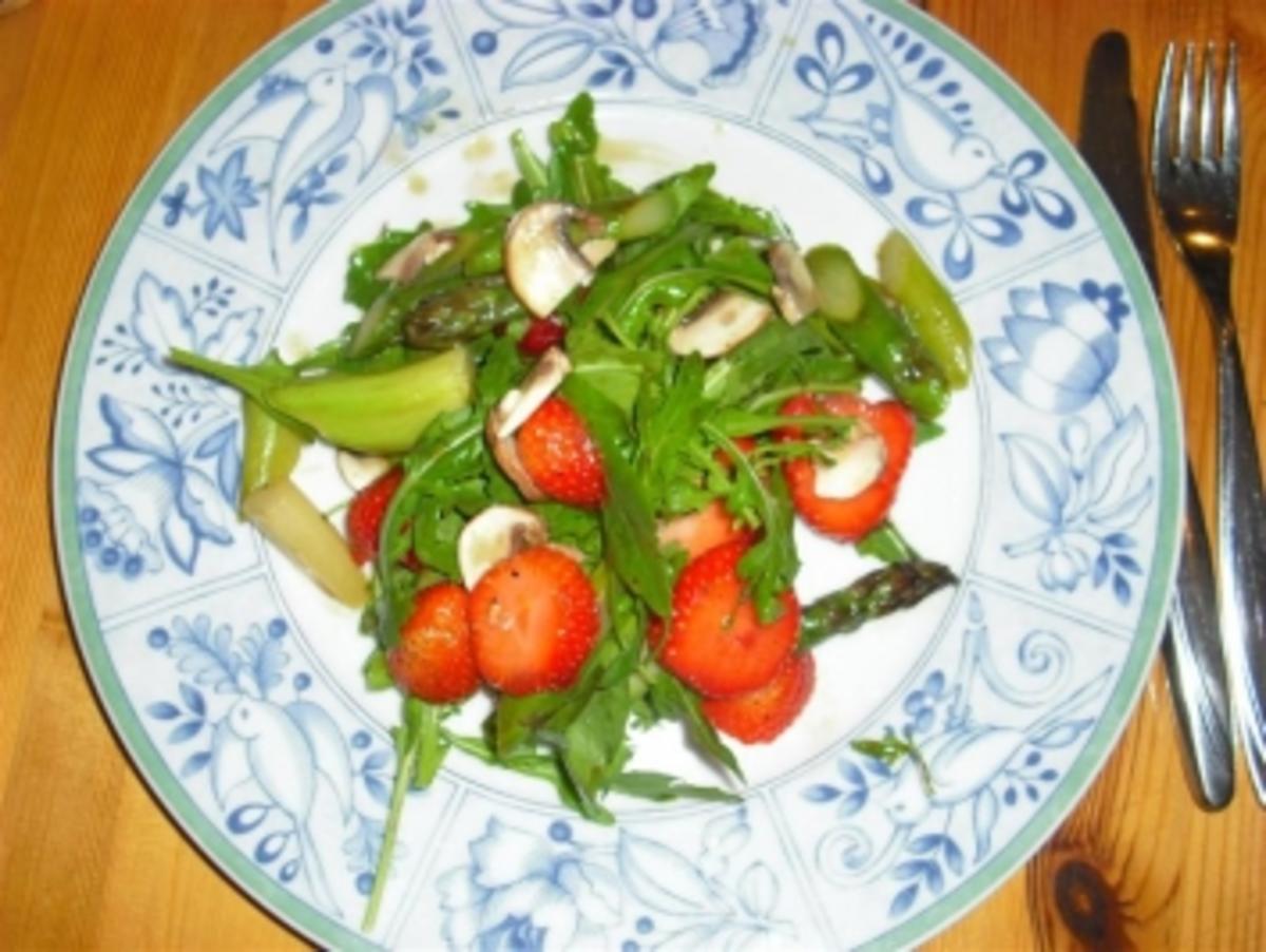 Bilder für Spargel-Ruccola-Salat mit Erdbeeren - Rezept