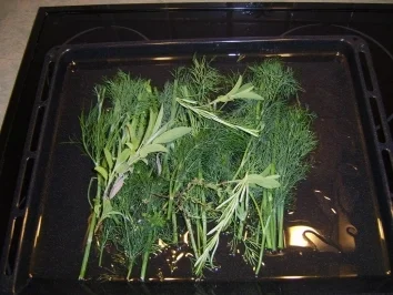 Hähnchenschenkel im Kräuterbett an Biersauce - Rezept - Bild Nr. 5