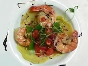 Teigtaschen mit Wildkräuterfüllung dazu Scampi mit Chili angeschärft - Rezept