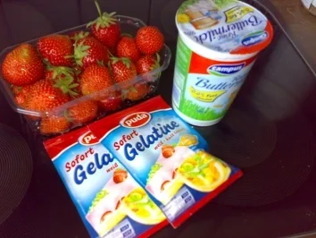 Rezept: Erdbeer-Buttermilchdessert Erdbeer-Buttermilchdessert - Rezept